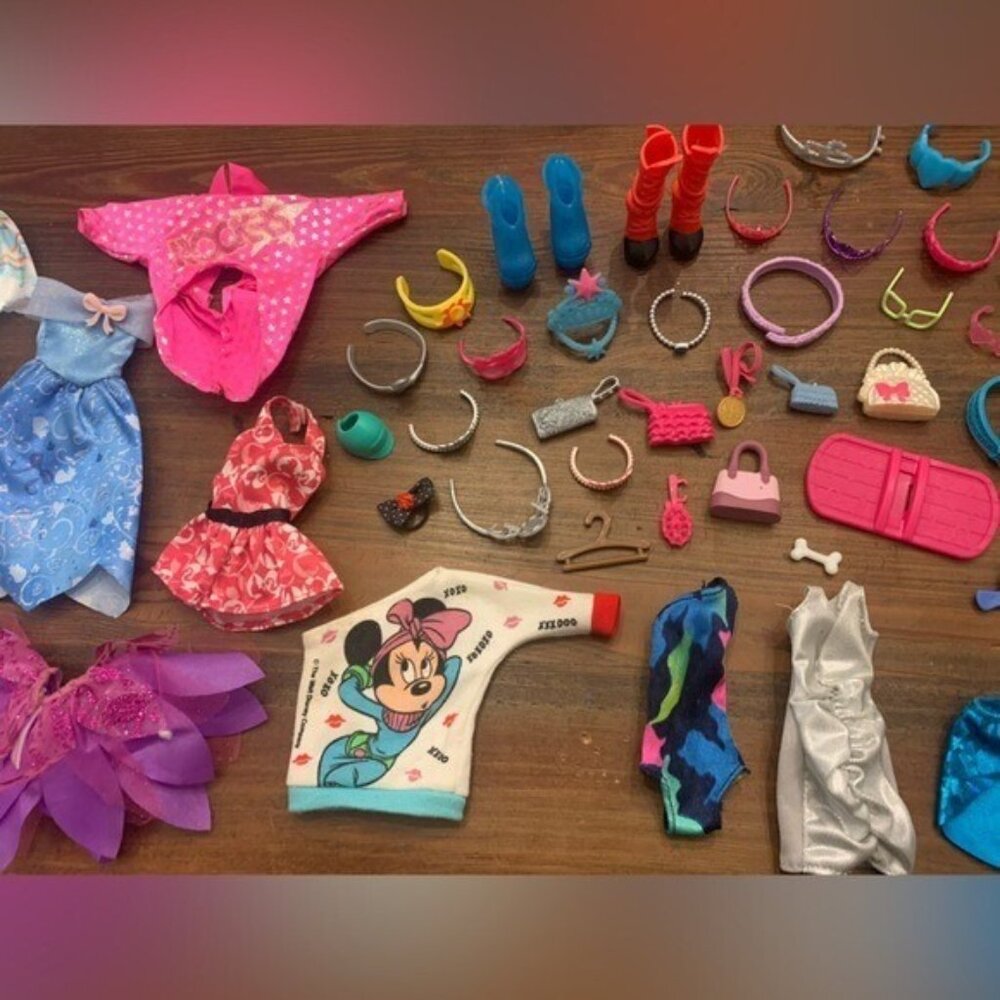Barbie accessories some vintage and gently used, Disney, high boots, purses - Picture 4 of 9